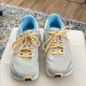 Altra VIA Olympus Women’s Gray Sneakers with Yellow Laces